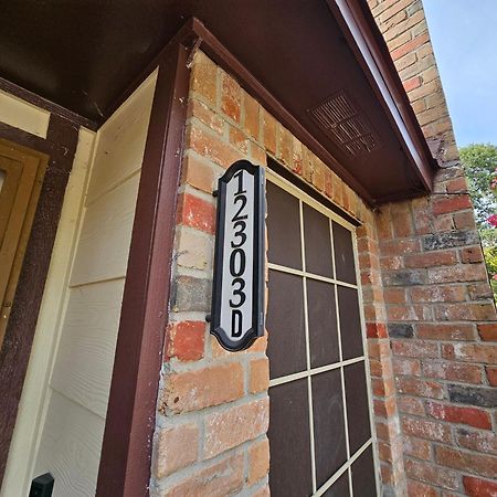 Centrally Located Houston Retreat! Sleeps 8, 10 Min To Downtown, Free Parking Eksteriør billede
