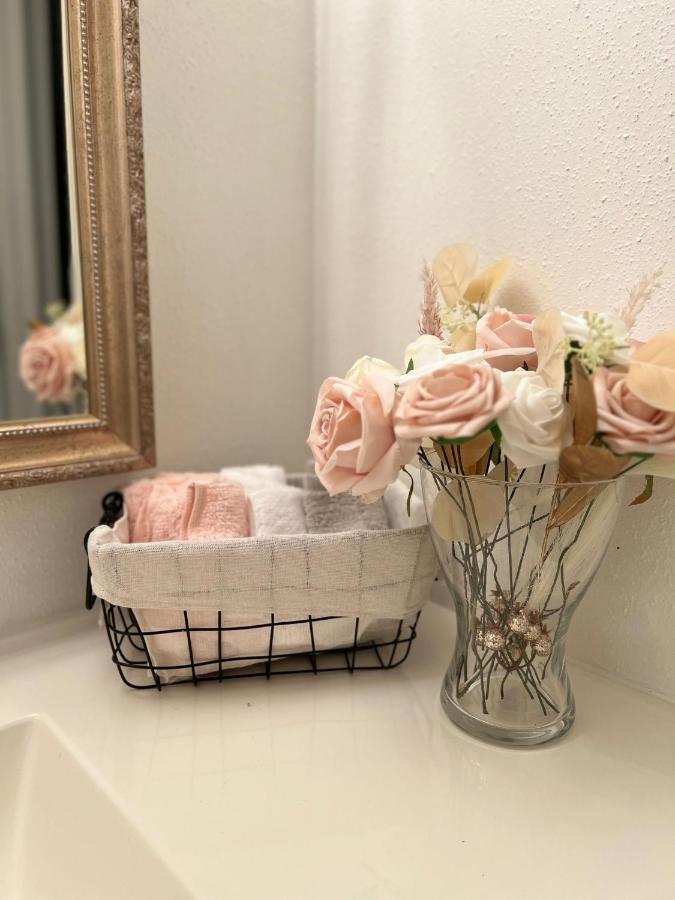 Centrally Located Houston Retreat! Sleeps 8, 10 Min To Downtown, Free Parking Eksteriør billede
