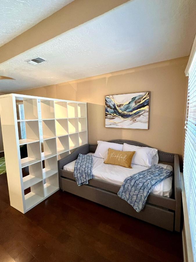 Centrally Located Houston Retreat! Sleeps 8, 10 Min To Downtown, Free Parking Eksteriør billede