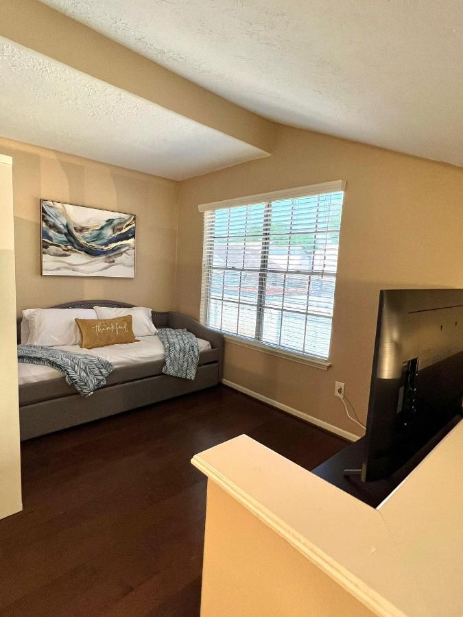Centrally Located Houston Retreat! Sleeps 8, 10 Min To Downtown, Free Parking Eksteriør billede