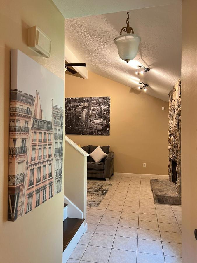 Centrally Located Houston Retreat! Sleeps 8, 10 Min To Downtown, Free Parking Eksteriør billede