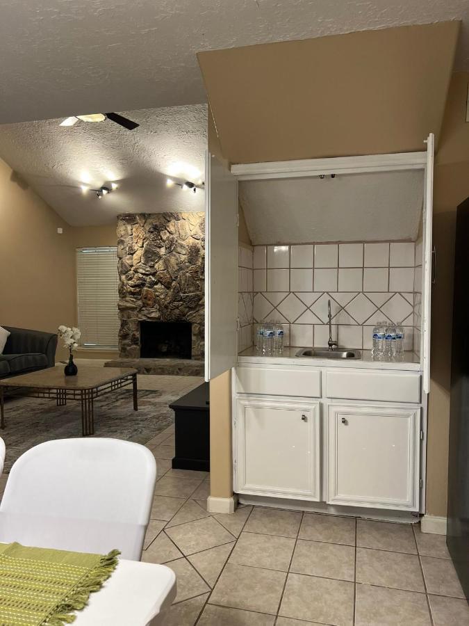 Centrally Located Houston Retreat! Sleeps 8, 10 Min To Downtown, Free Parking Eksteriør billede