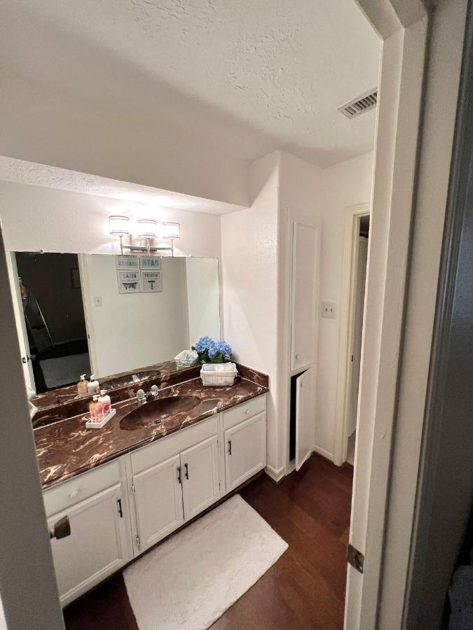 Centrally Located Houston Retreat! Sleeps 8, 10 Min To Downtown, Free Parking Eksteriør billede